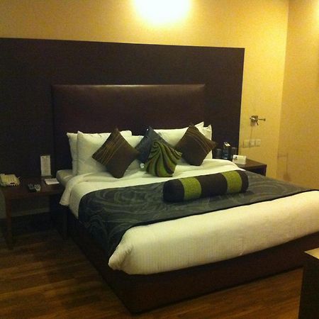 Vibe By The Lalit Traveller Hotell Faridabad Exteriör bild