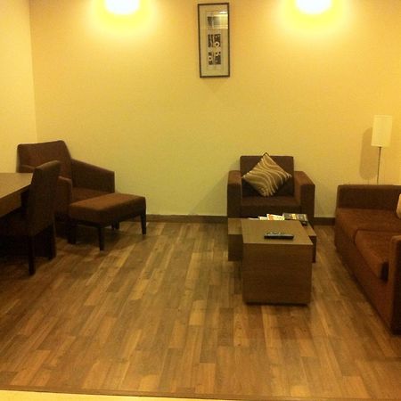 Vibe By The Lalit Traveller Hotell Faridabad Exteriör bild