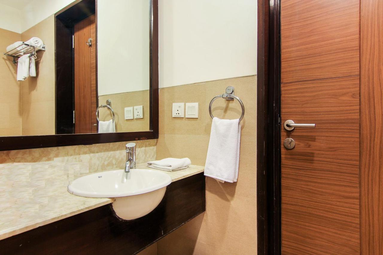 Vibe By The Lalit Traveller Hotell Faridabad Exteriör bild