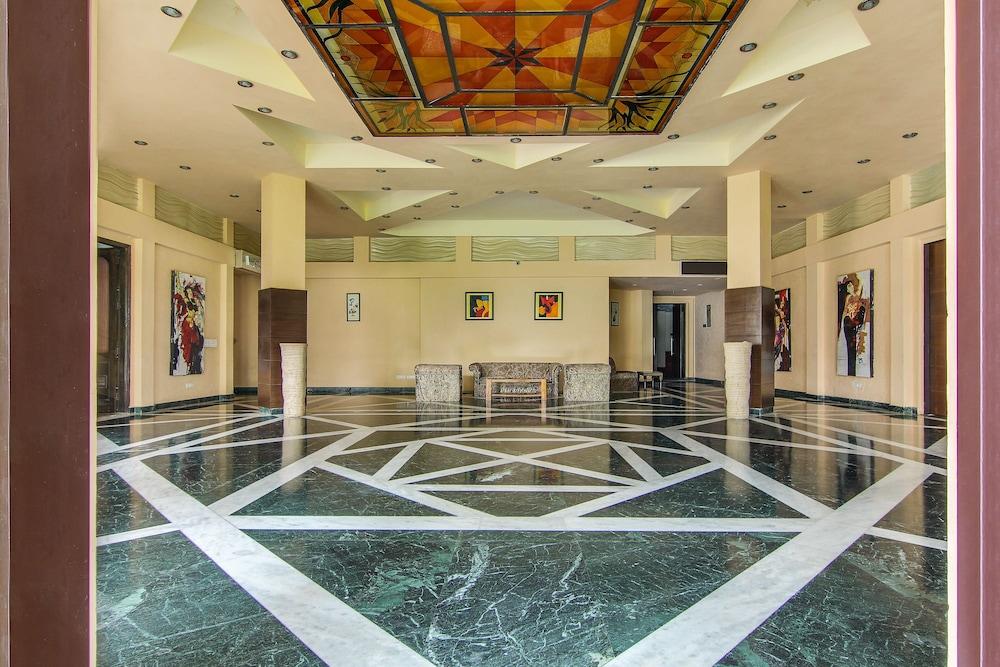 Vibe By The Lalit Traveller Hotell Faridabad Exteriör bild