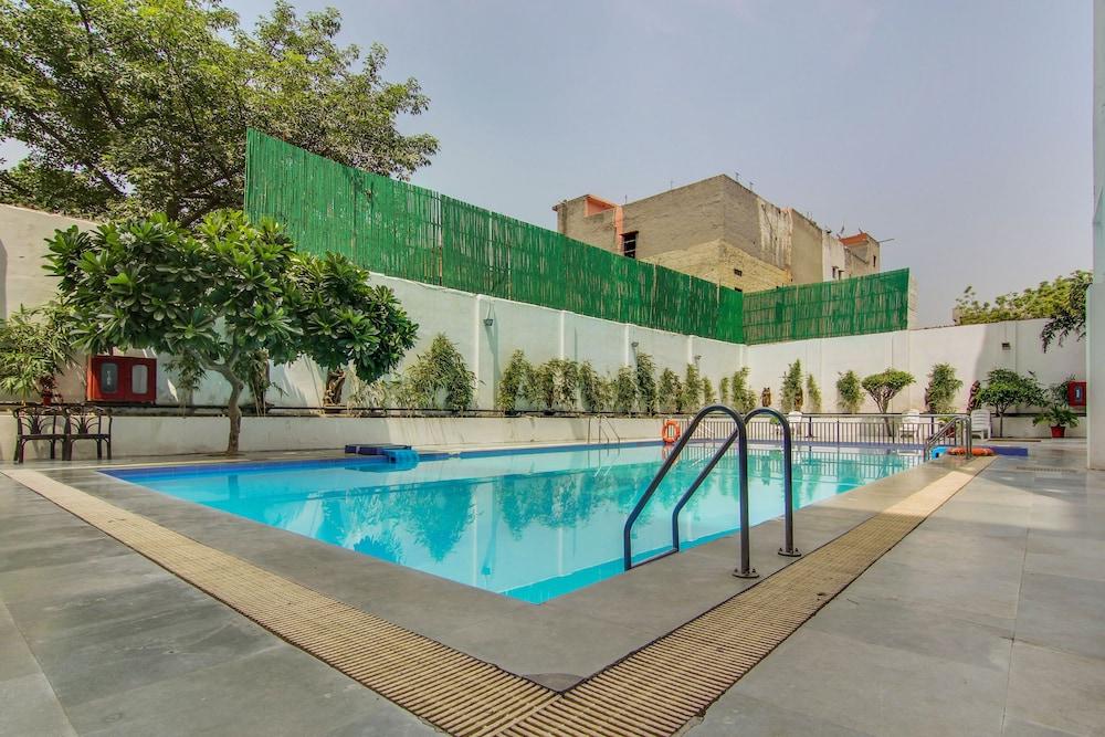 Vibe By The Lalit Traveller Hotell Faridabad Exteriör bild
