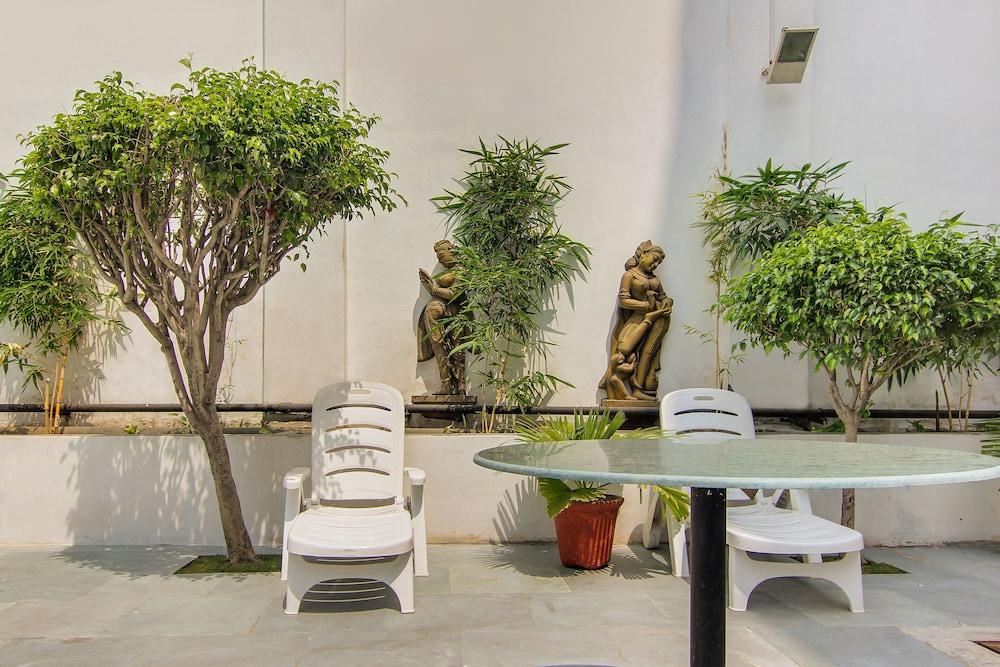 Vibe By The Lalit Traveller Hotell Faridabad Exteriör bild