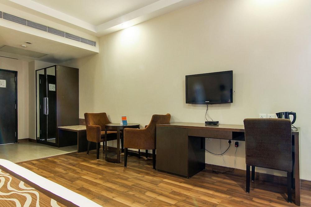 Vibe By The Lalit Traveller Hotell Faridabad Exteriör bild