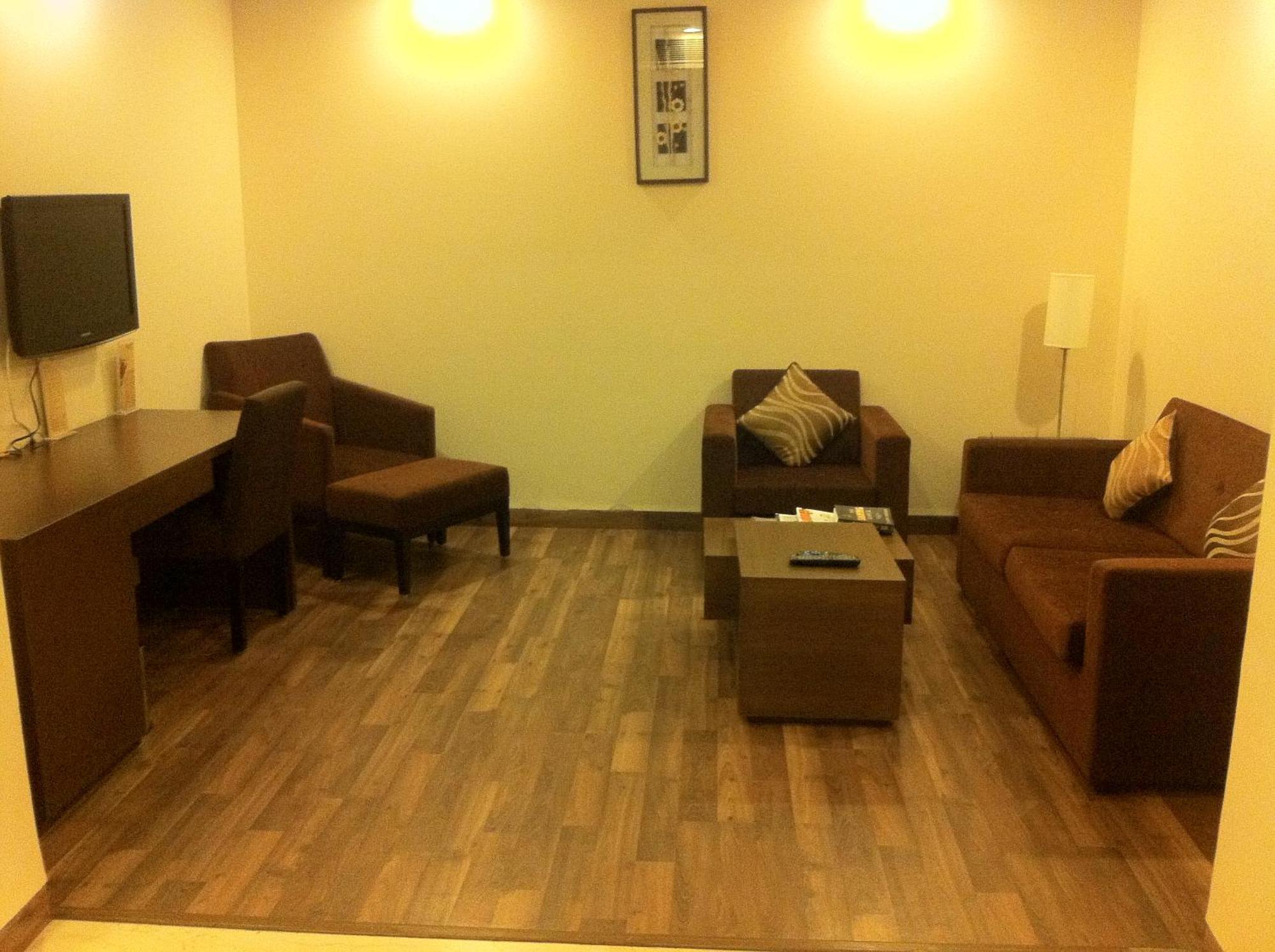 Vibe By The Lalit Traveller Hotell Faridabad Exteriör bild