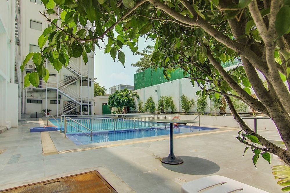 Vibe By The Lalit Traveller Hotell Faridabad Exteriör bild