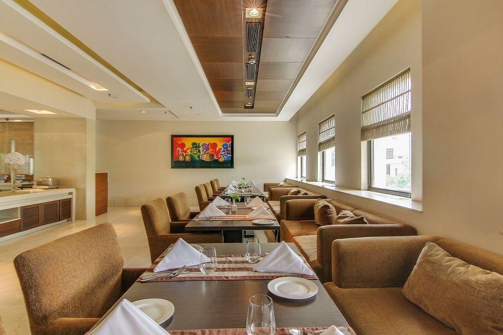 Vibe By The Lalit Traveller Hotell Faridabad Exteriör bild