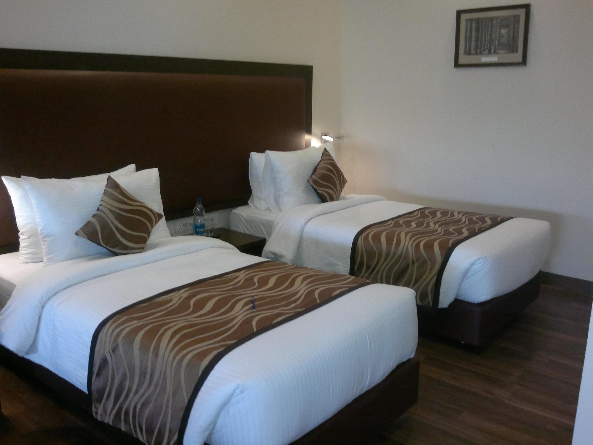 Vibe By The Lalit Traveller Hotell Faridabad Exteriör bild