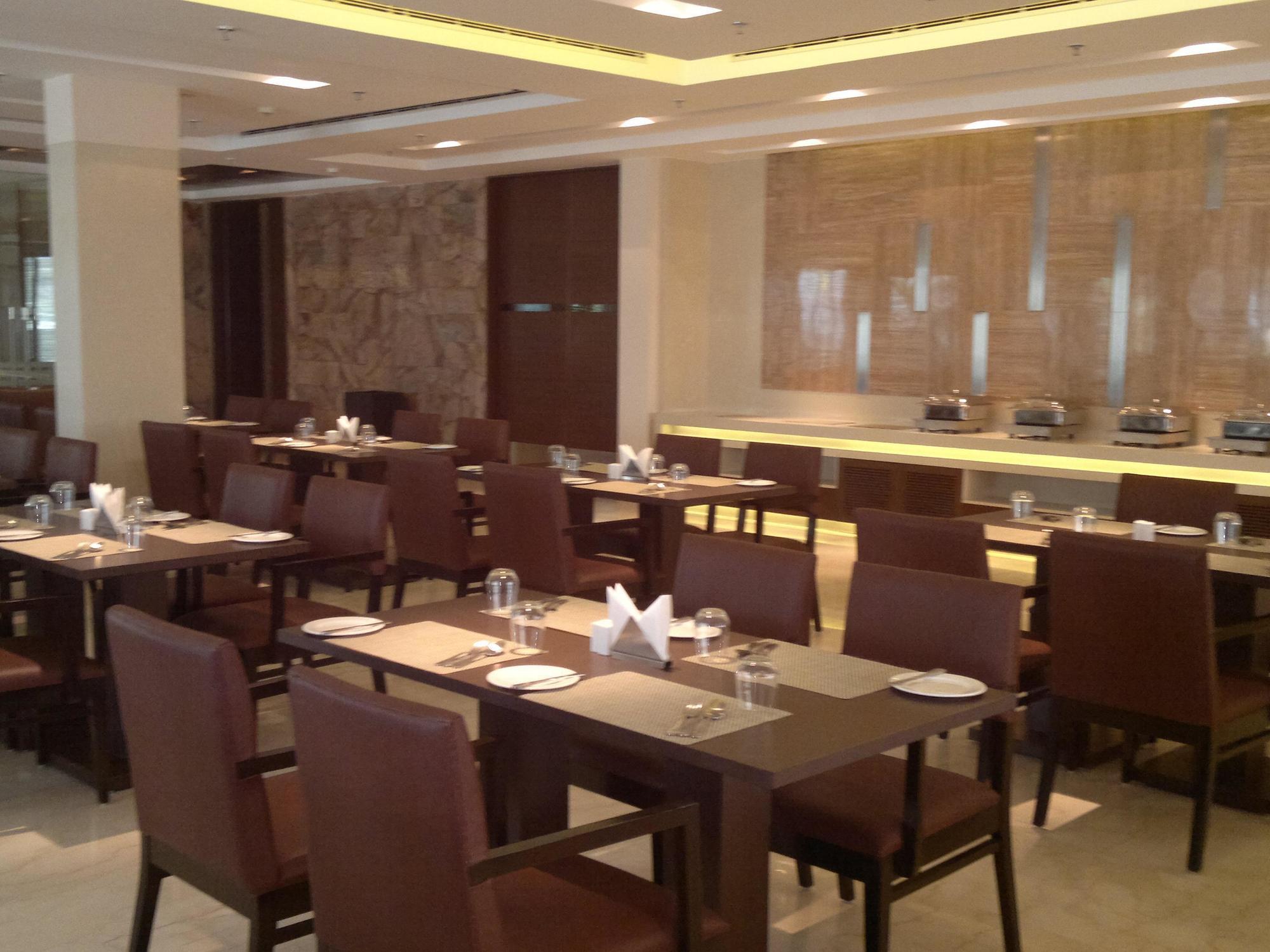 Vibe By The Lalit Traveller Hotell Faridabad Exteriör bild