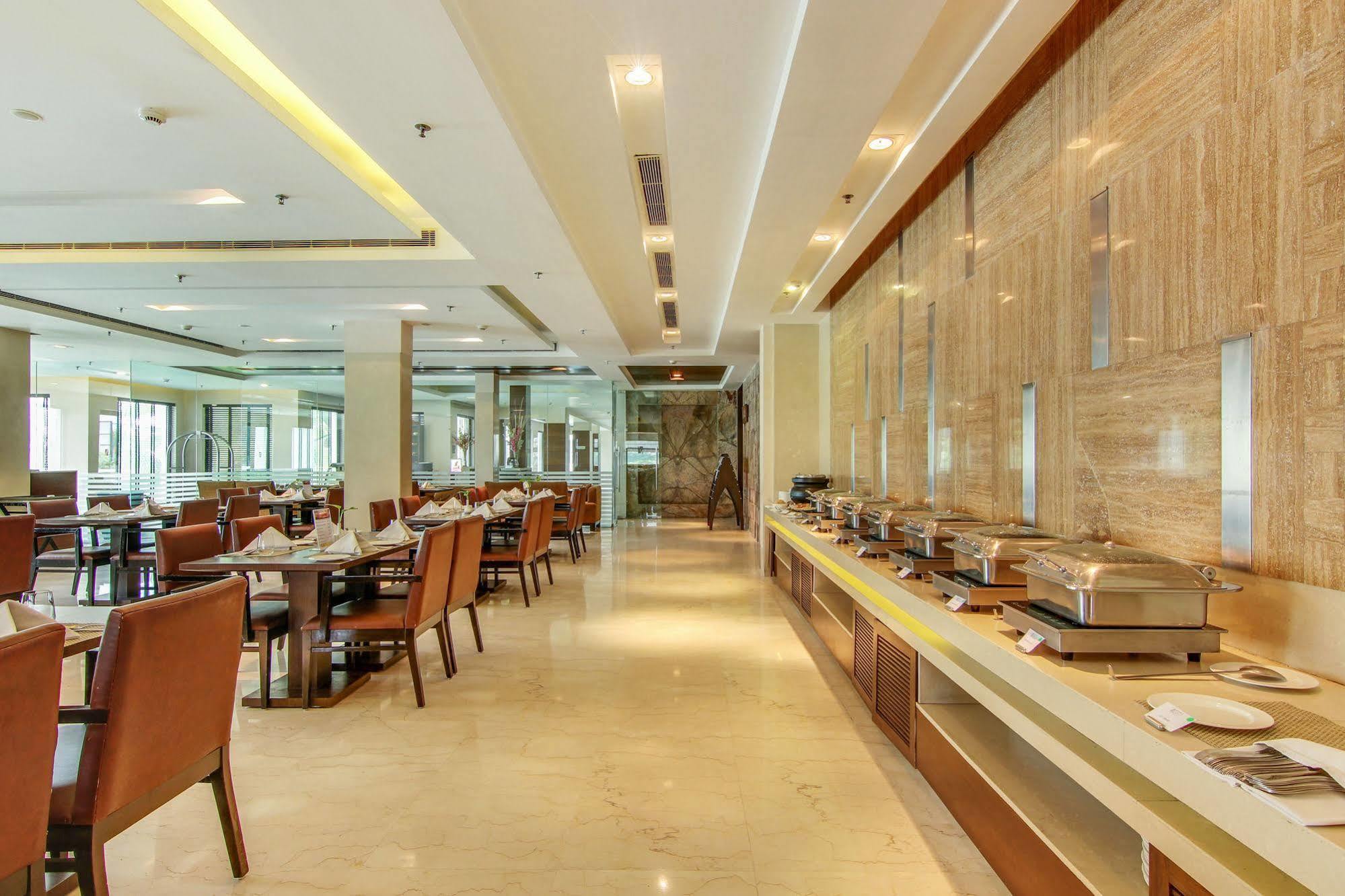 Vibe By The Lalit Traveller Hotell Faridabad Exteriör bild