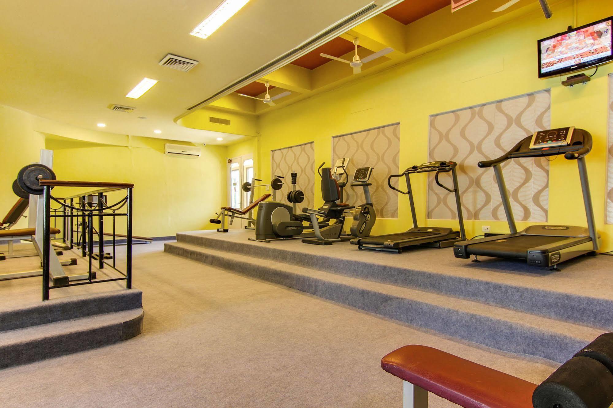 Vibe By The Lalit Traveller Hotell Faridabad Exteriör bild