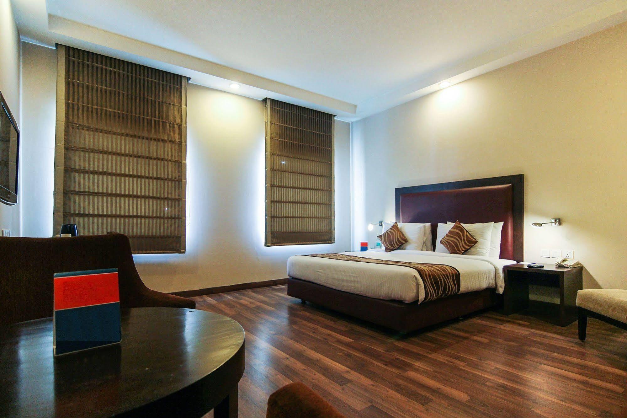 Vibe By The Lalit Traveller Hotell Faridabad Exteriör bild