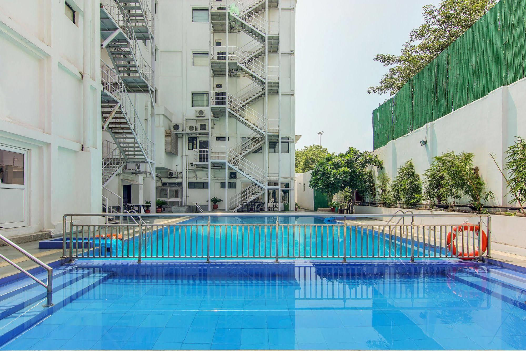 Vibe By The Lalit Traveller Hotell Faridabad Exteriör bild