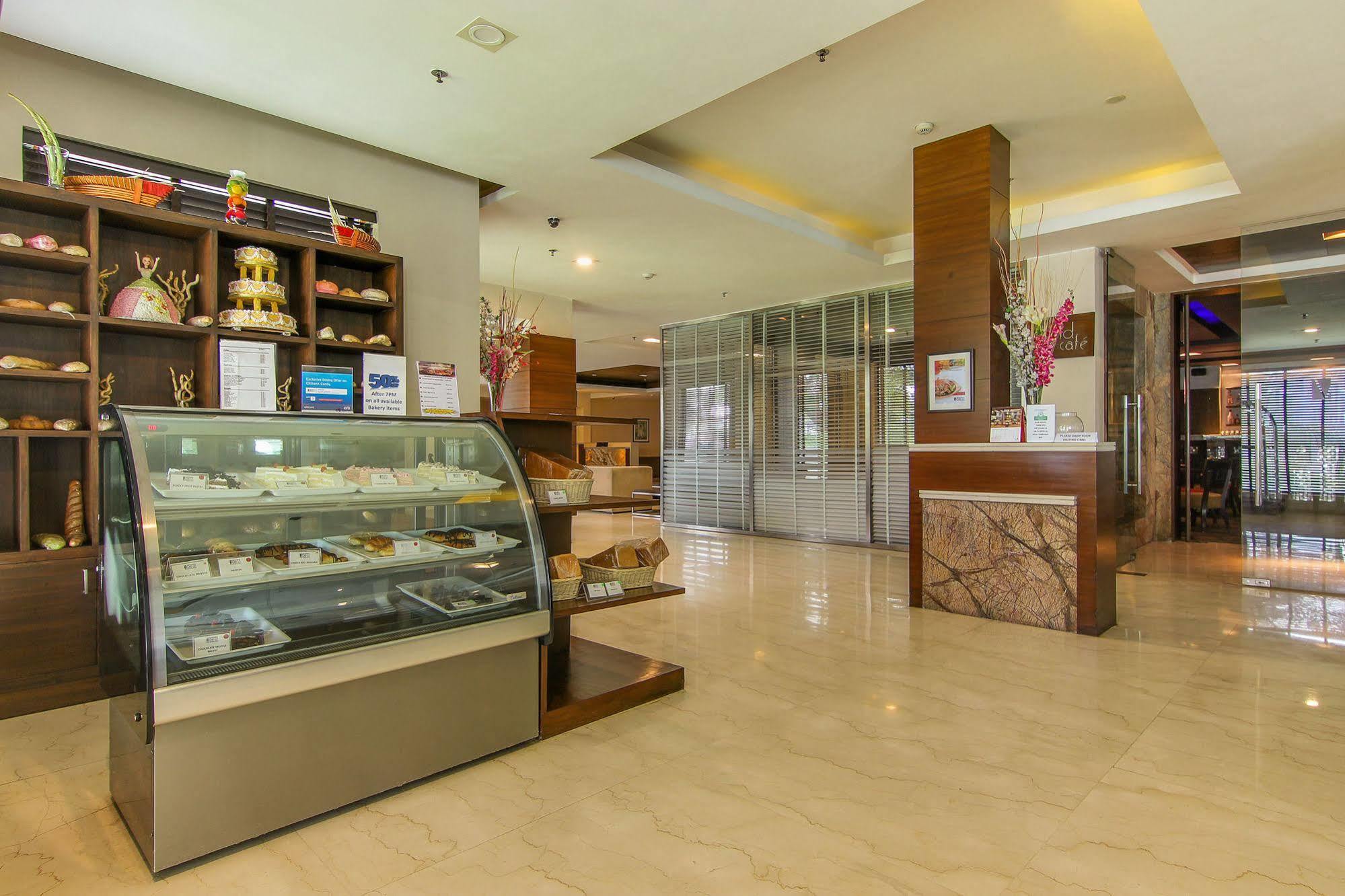 Vibe By The Lalit Traveller Hotell Faridabad Exteriör bild